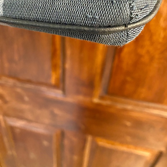 Coach Kitt Messenger with Horse & Carriage - Picture 4 of 7